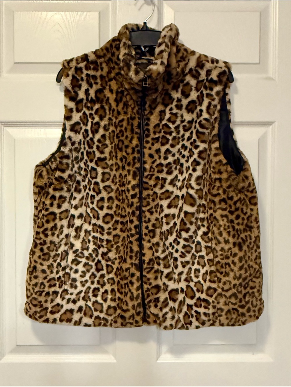 NWT Fever Leopard Print Faux Fur Zip Up Vest Size XL Soft Lined Winter Layer - Picture 2 of 10